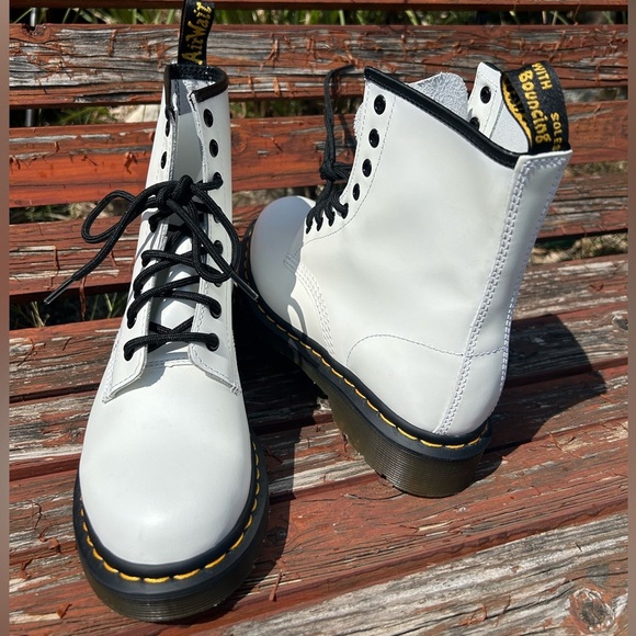 Dr. Martens White Leather Lace-Up 1460W Boots. Combat 8eye boots. NWOB Sz-8L. O - Picture 5 of 16